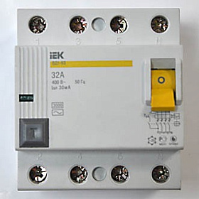 Выключатель автоматический 4 полюс. диф. тока (УЗО) 32А 30mА тип АС ВД1-63 ИЭК 